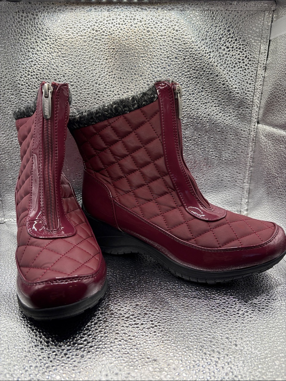 Khombu Quilted Burgundy Front-Zip Faux-Fur Trim Booties 7.5 like new